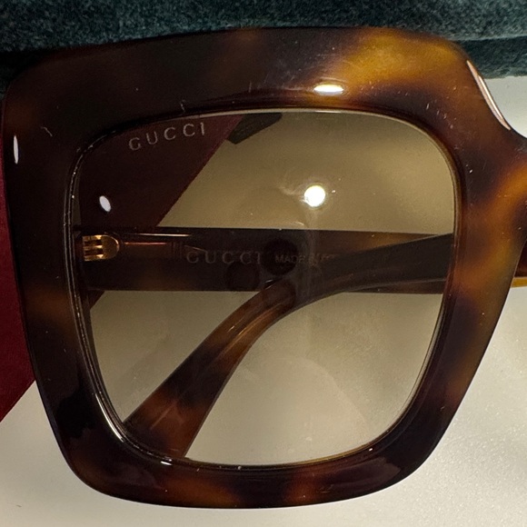 Gucci Brown Tortoise Sunglasses - Picture 3 of 11